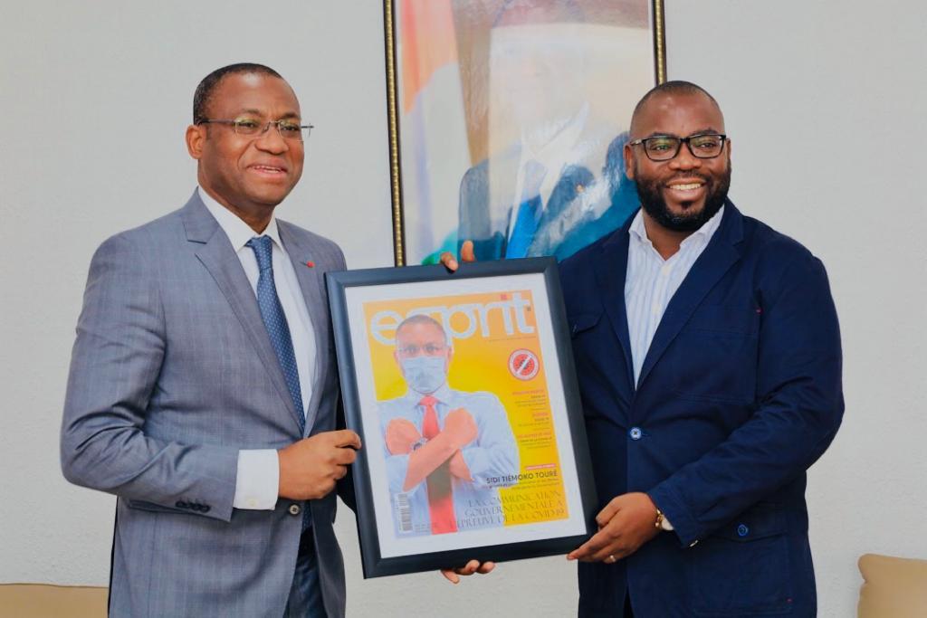 Le ministre Sidi Touré reçoit la symbolique d'Esprit Magazine